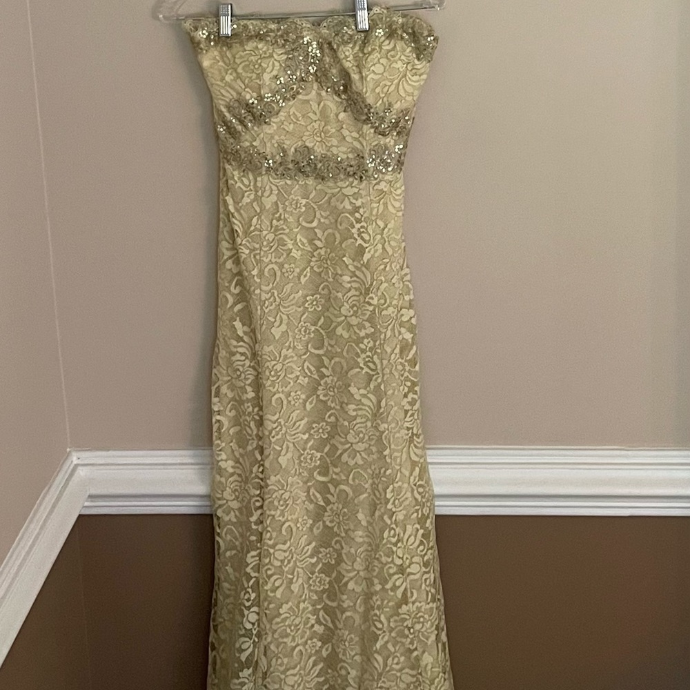 Beautiful pastel yellow lace dress